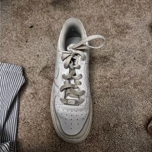 White nike air force 1